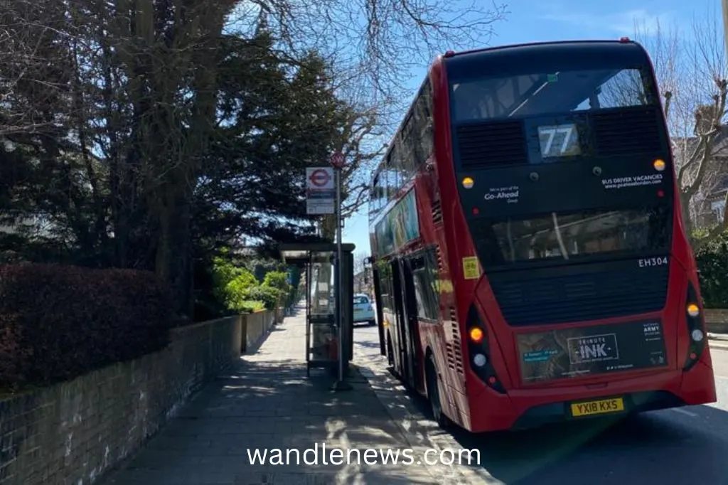 Number 77 bus on Earlsfield Road