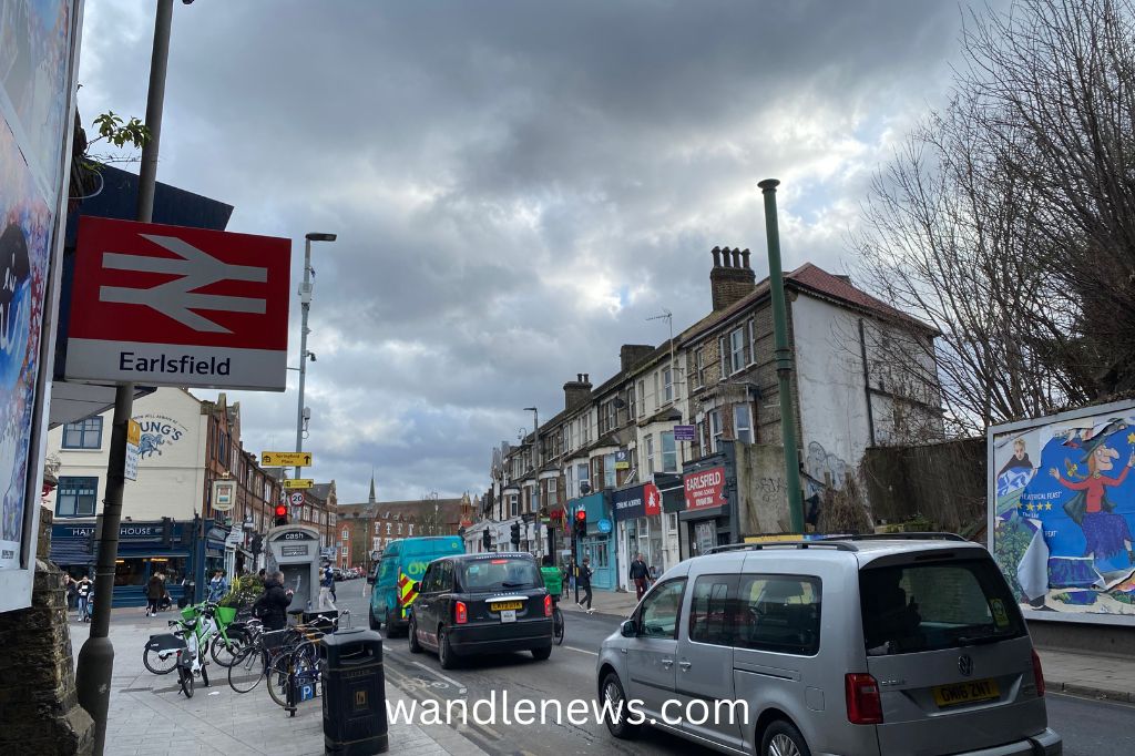 Earlsfield train station