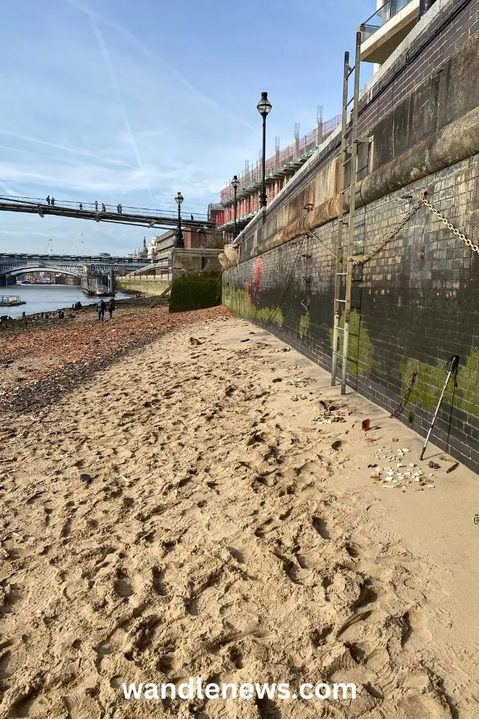 The Thames foreshore under Millennium Bridge