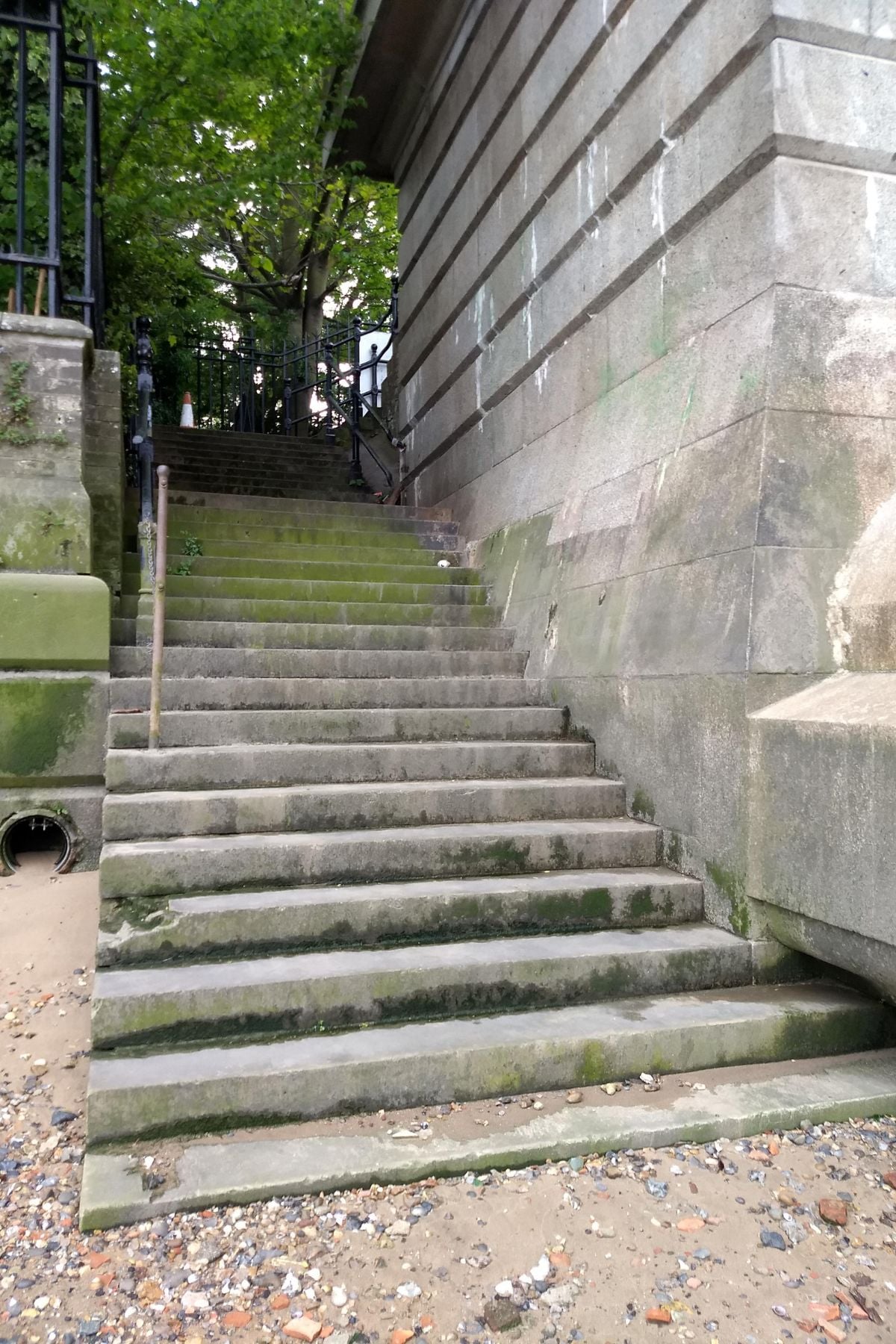 Putney Bridge Stairs onto Thames foreshore