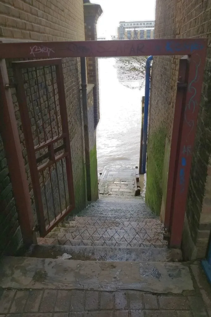 Thames Foreshore Access Points