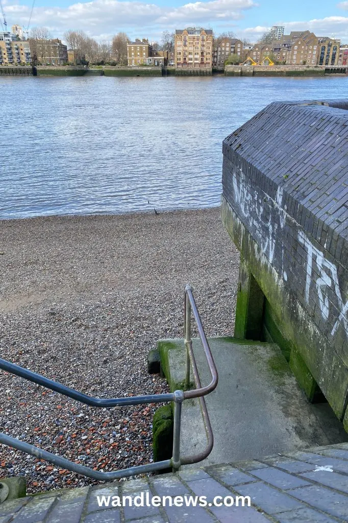 Access to the Thames foreshore