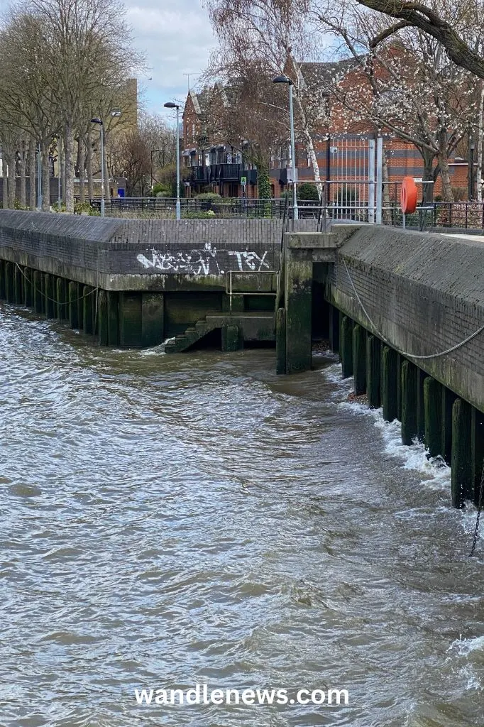 Access to the Thames foreshore