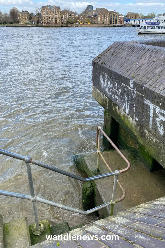 Access to the Thames foreshore