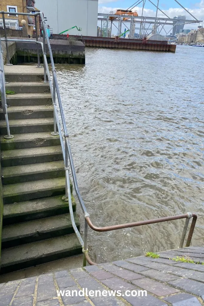 Access to the Thames foreshore