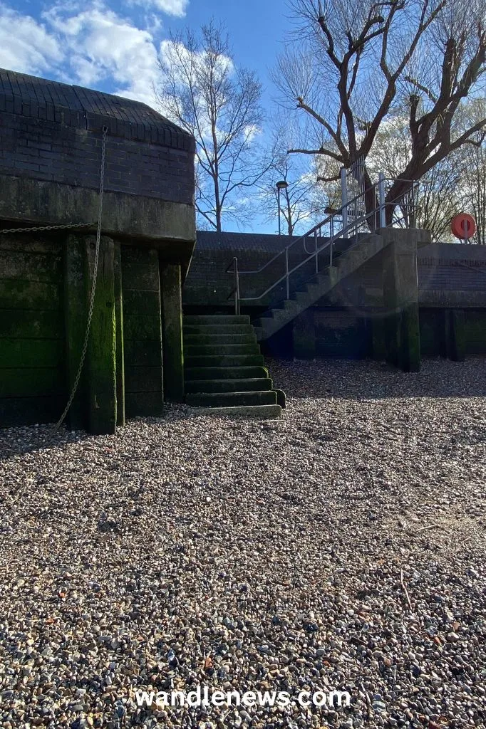 Access to the Thames foreshore