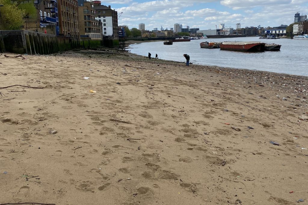 beaches on the thames