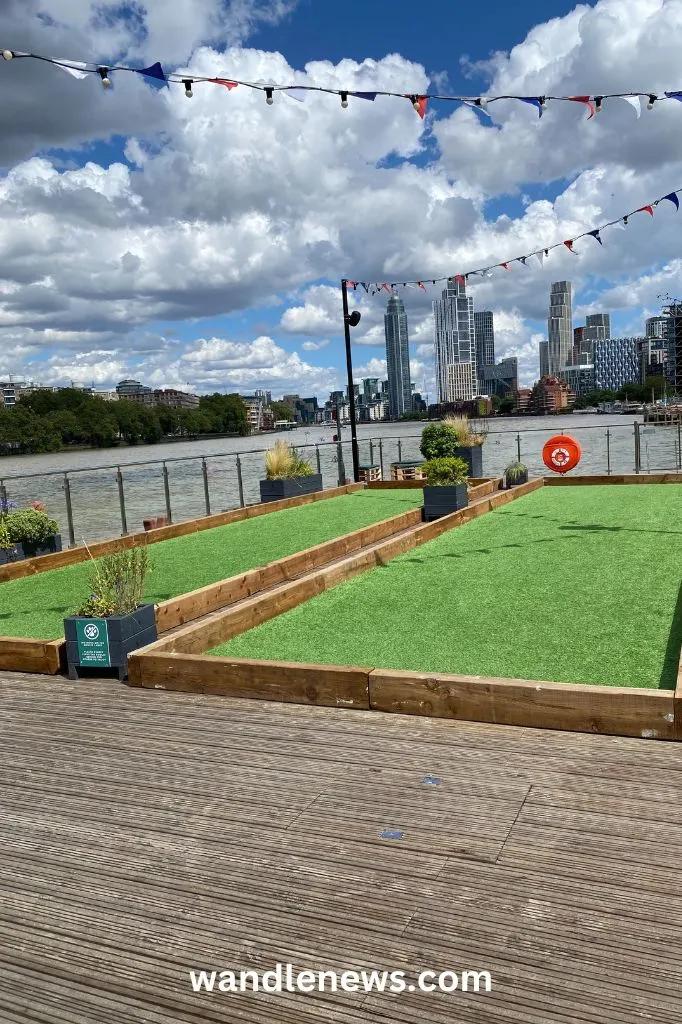 Boules by the river