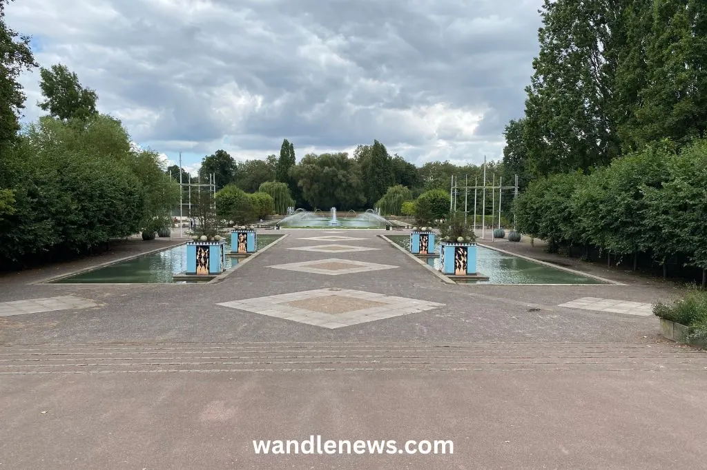 water fountain built in 1950s style