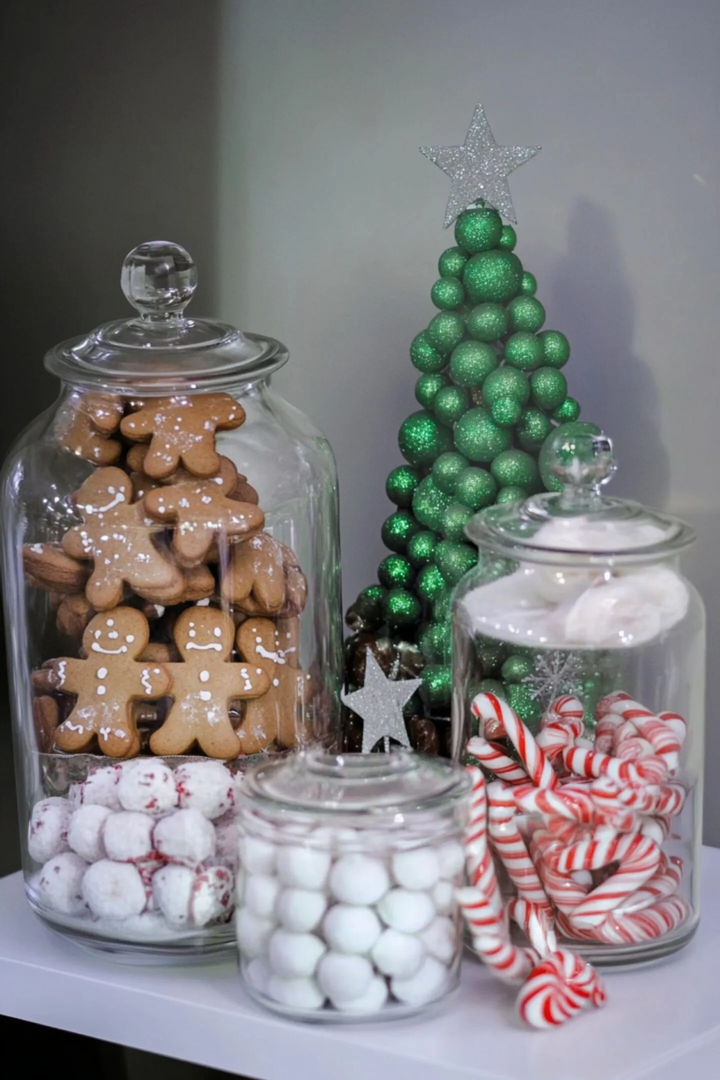 Get ready for the holidays with these inspiring Christmas Decor Inspiration ideas! Transform your space with Cozy Christmas Decor perfect for any Christmas Apartment. These Christmas Kitchen Decor ideas include simple Christmas decor that adds charm and warmth to your home. Embrace the magic of indoor Christmas vibes with pretty Christmas decorations, making your Christmas kitchen the heart of your celebrations. Discover beautiful Christmas Decorations For The Home that will spread festive cheer!